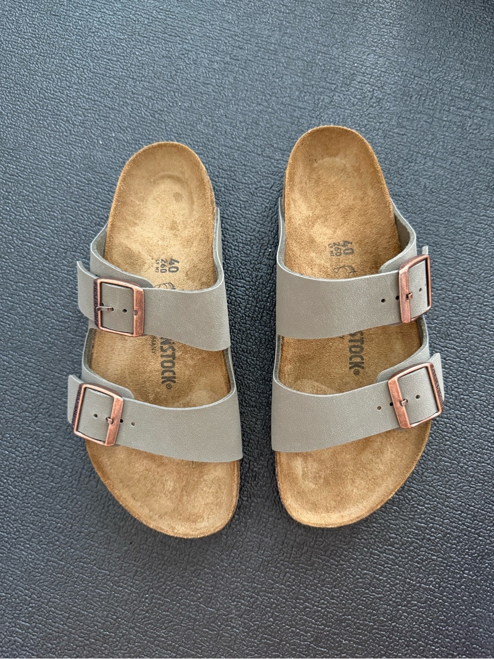 Birkenstock. Arizona Sandal. Stone